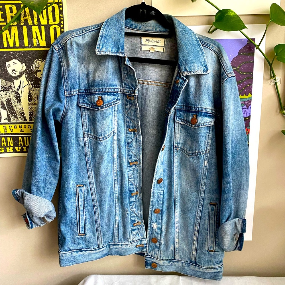 Madewell women’s lightly distressed oversized denim jacket size S